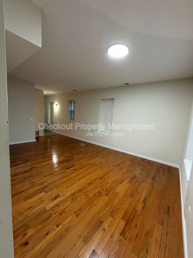 Foto del edificio - 5531 Pershing Ave