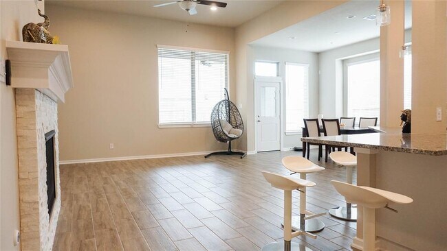 Foto del edificio - 6114 Briarstone Crest Dr