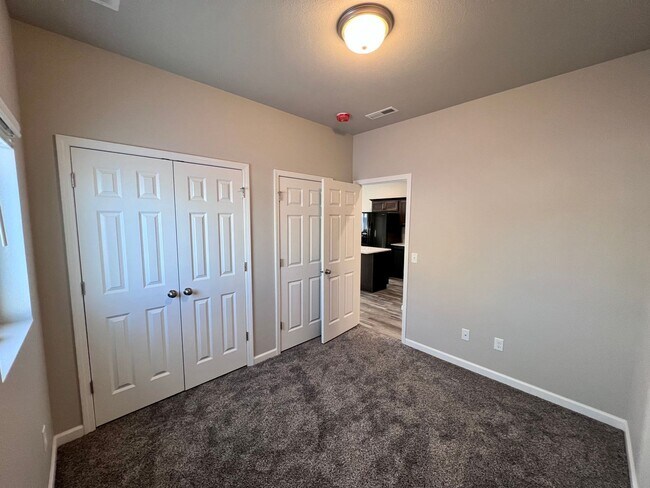 Foto del edificio - Brand New Construction Townhome 2 Blocks f...