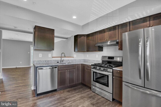 Building Photo - 658 Boxwood Dr
