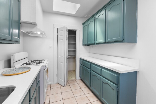 Foto del edificio - 1541 Linden Ave