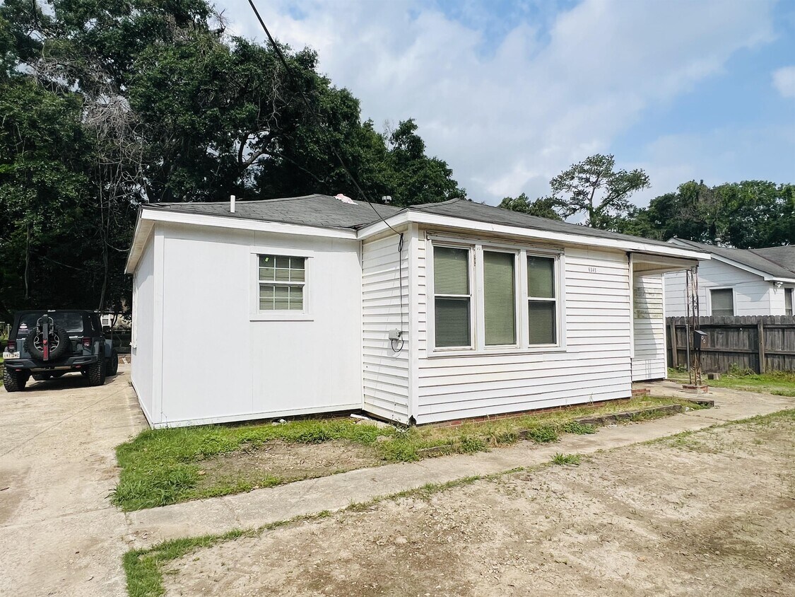 Primary Photo - 6343 Dutton Ave