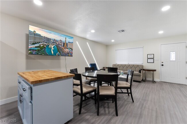 Building Photo - 6128 Jones Cir