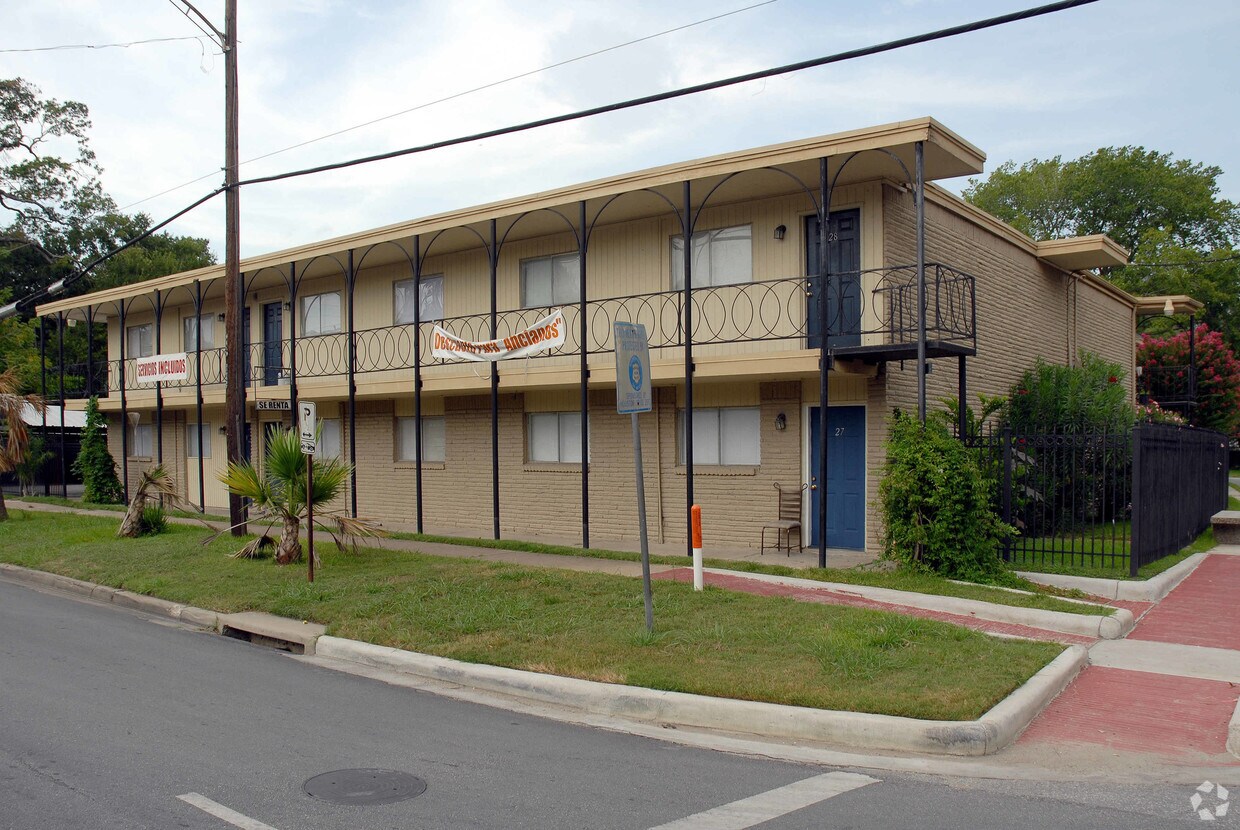 Casa Bella Apartments 8363 Park Place Blvd Houston, TX