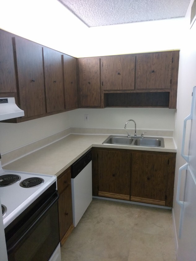 Kitchen - 3000 N Ocean Blvd