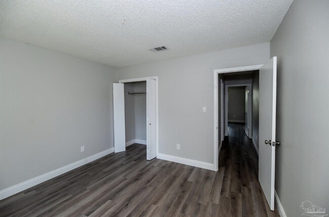 Foto del edificio - 7242 Dogwood Terrace Dr