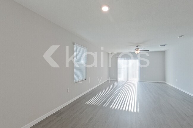 Building Photo - 8634 SW 43rd Ter