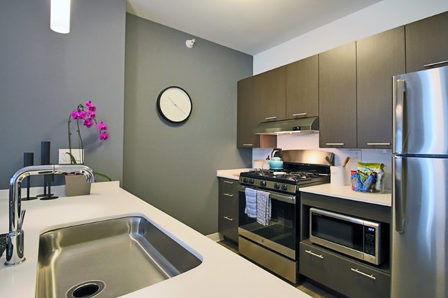 Photo - 613 N Wells St Apartment