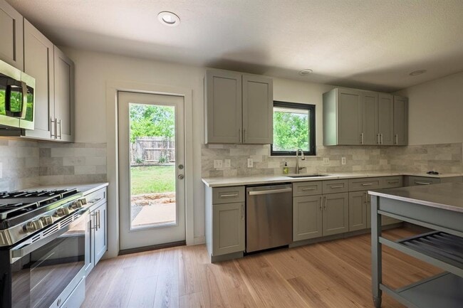 Building Photo - 7209 Geneva Dr