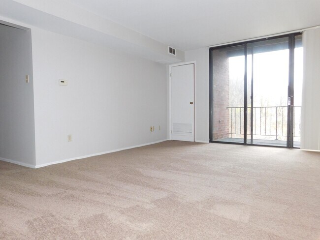 Building Photo - 5050 DOYLE ROAD304