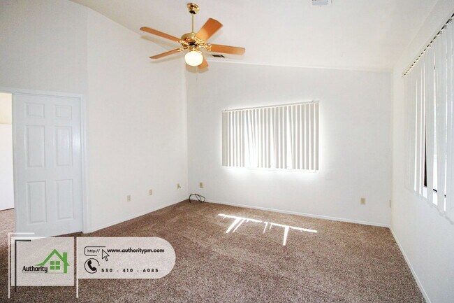 Foto del edificio - 21906 Chimney Rock Dr