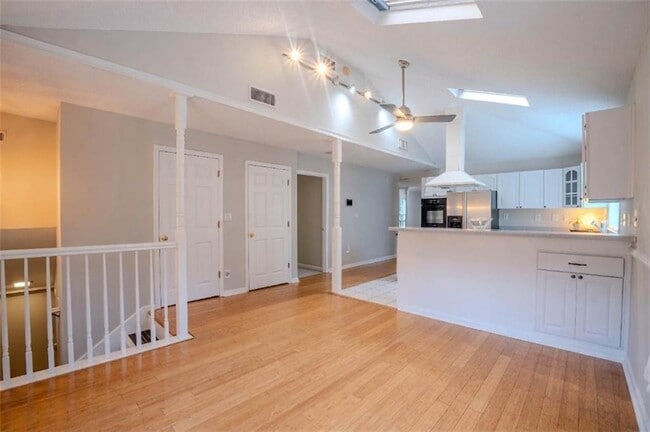 Building Photo - 1053 Vista Trail NE