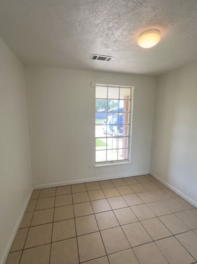 Foto del edificio - 15335 Woodforest Blvd