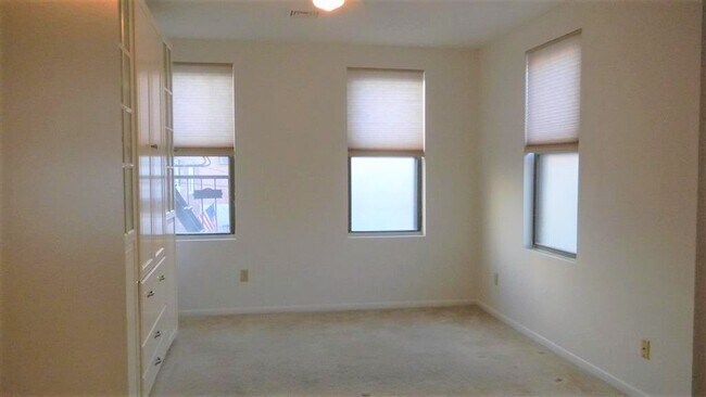 Building Photo - 9039 Palisade Ave