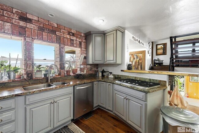 Building Photo - 221 Buena Vista Ct