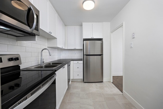 Building Photo - 14, 16 Westdale Drive