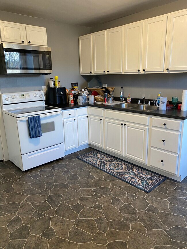 Foto del edificio - 15 E 10th St