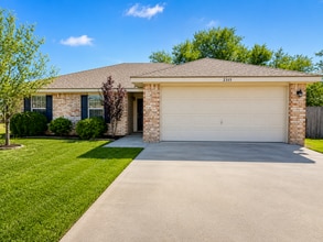 Building Photo - 2315 Windy Cir