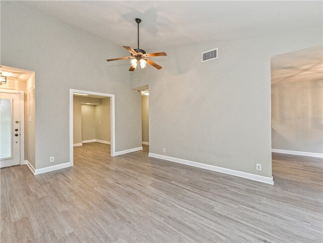 Foto del edificio - 5807 West Gate Blvd
