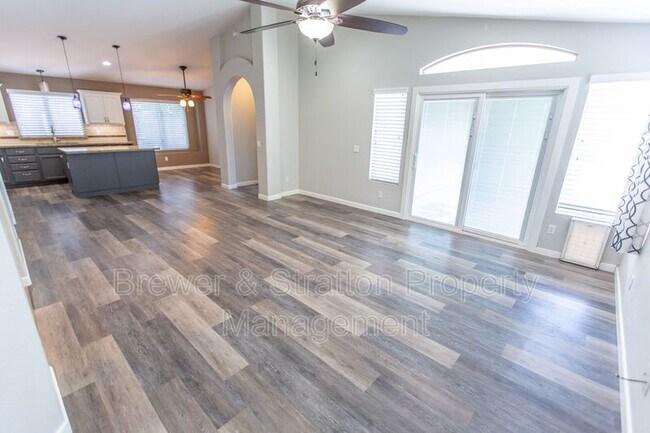 Building Photo - 3322 W Gary Dr