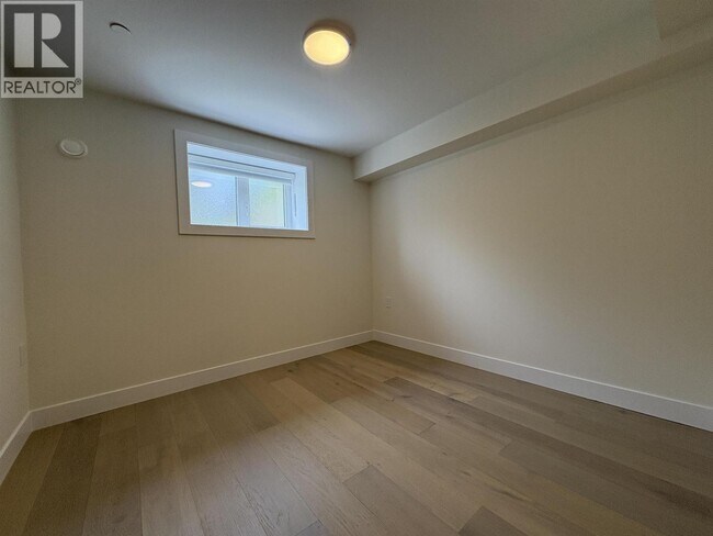 Photo du bâtiment - 945 E 28th Ave