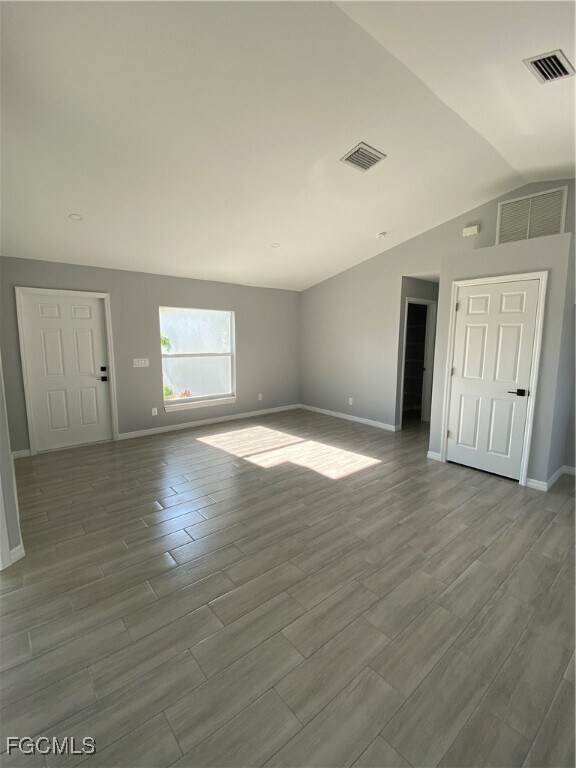 Building Photo - 1086 Edgerton Ave