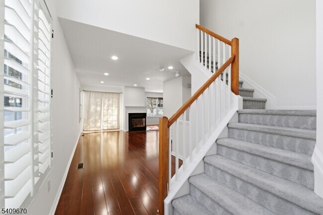 Foto del edificio - 402 Dalton Ct