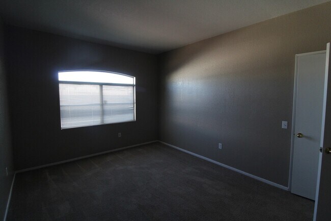 Building Photo - No Showings Until 7/20/2024