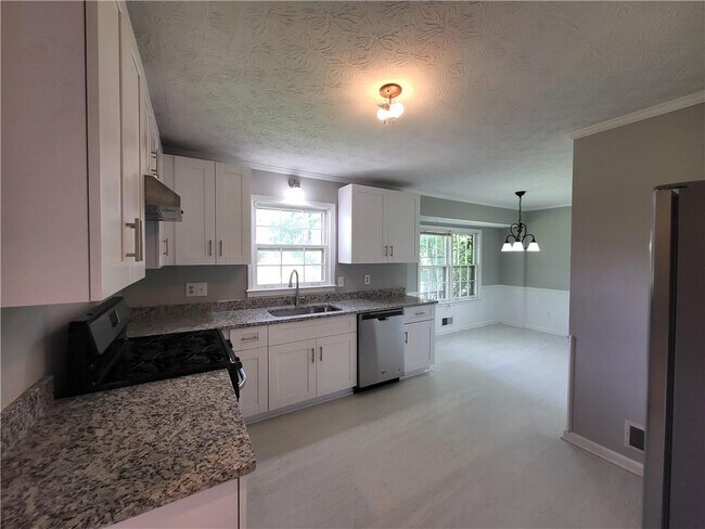 Foto del edificio - 4548 Shallowford Rd