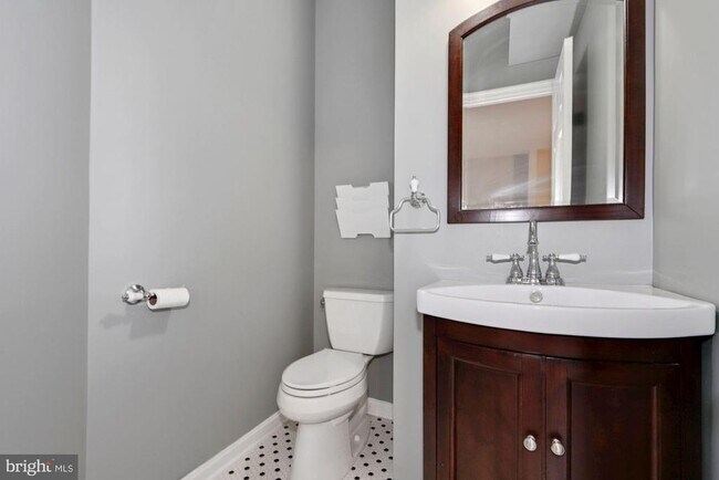 Building Photo - 14641 Stream Pond Dr