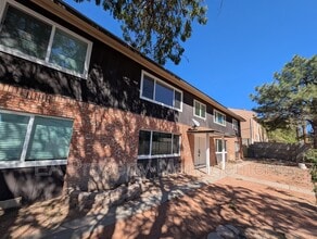Building Photo - 3712 Bryn Mawr Dr NE