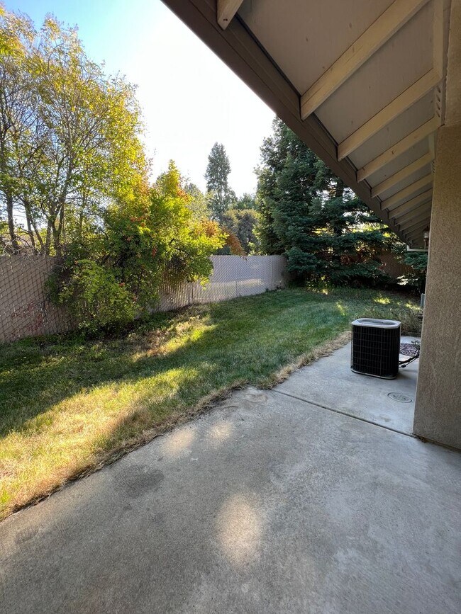 Building Photo - Edgewood