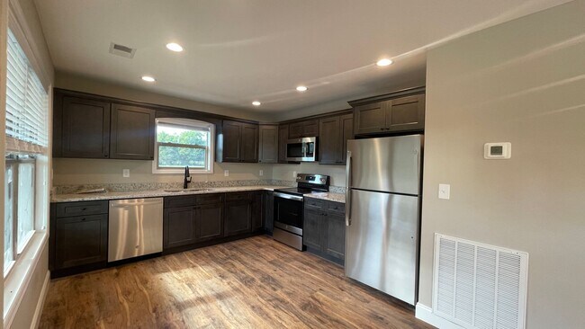 Foto del edificio - 3883 Holders Grove Road #1 &amp; #2