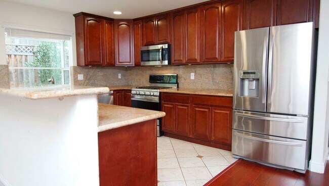 Building Photo - Beautifully Remodeled 3 Bedroom 2 Bath Hom...