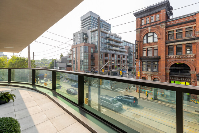 Terrasse panoramique de 300 pi2 avec service de gaz - 200 Sudbury St