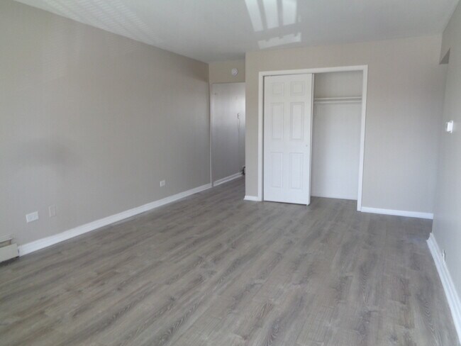 Foto del edificio - 1340 N Main St