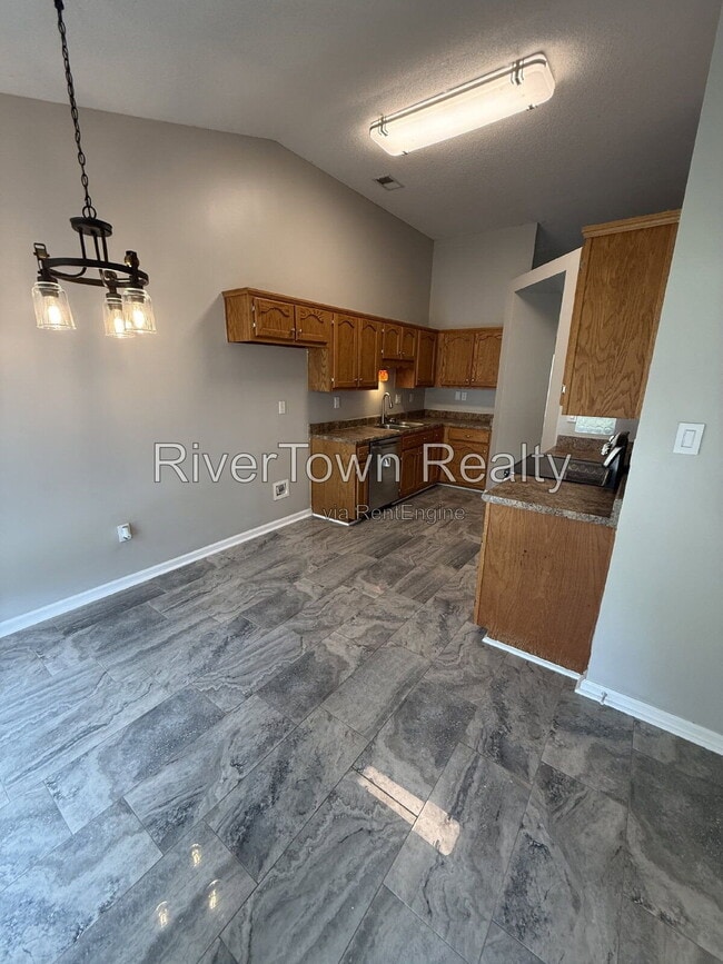Building Photo - 10570 Pecan View Dr