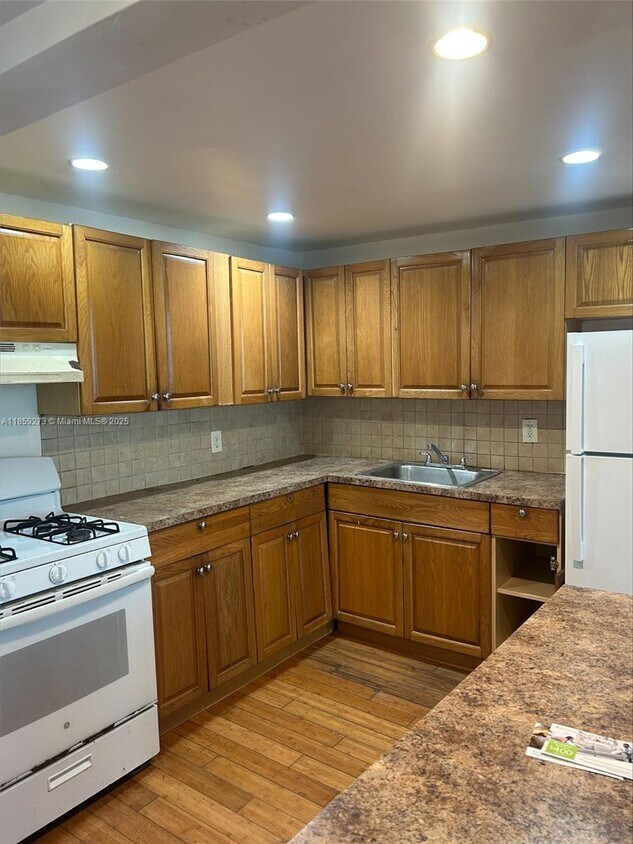 Primary Photo - 2175 NE 170th St