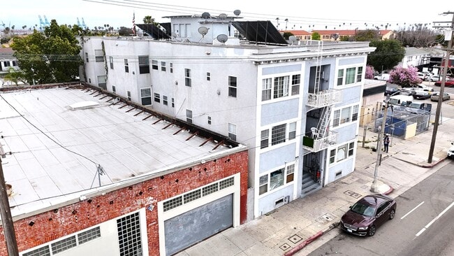 Building Photo - 1318 S Pacific Ave