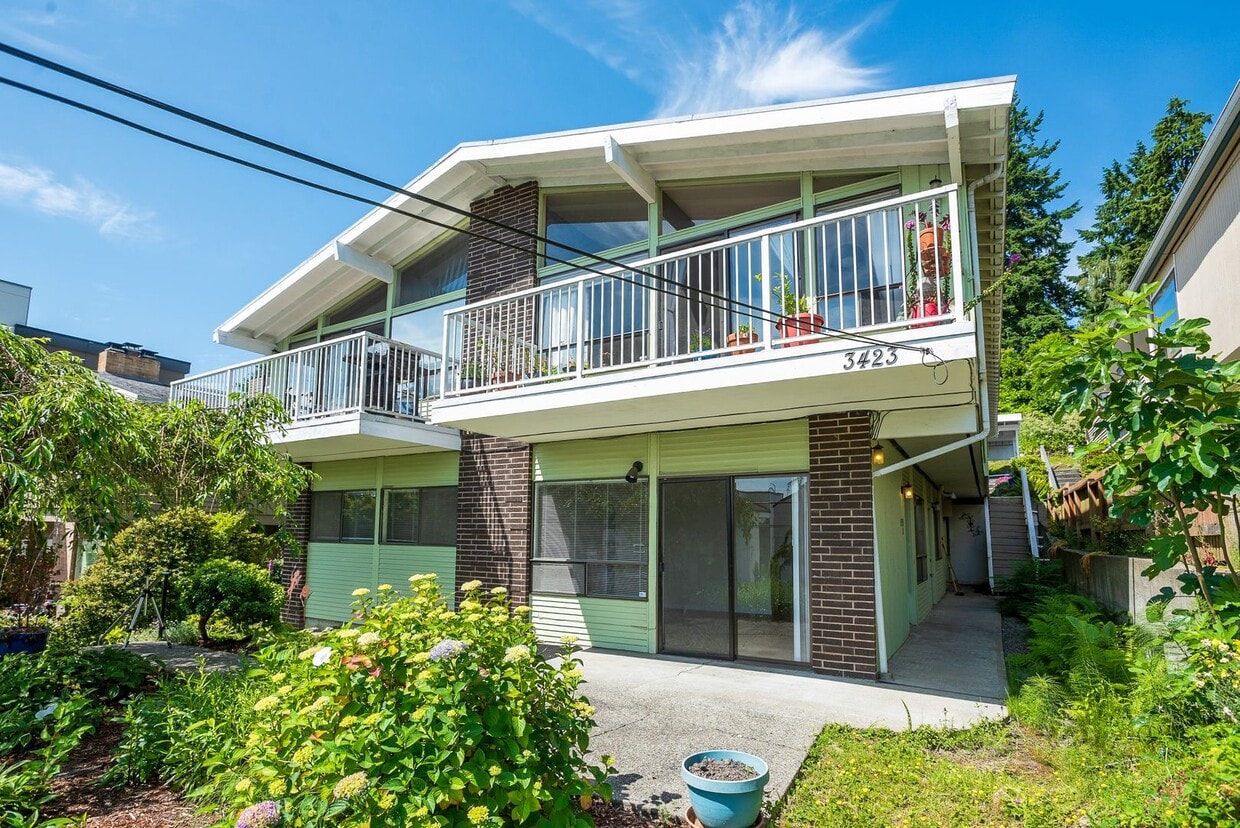 Primary Photo - 3421A-3423B 23rd Ave W