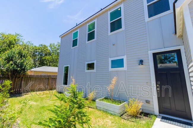 Building Photo - 6304 Laird Dr