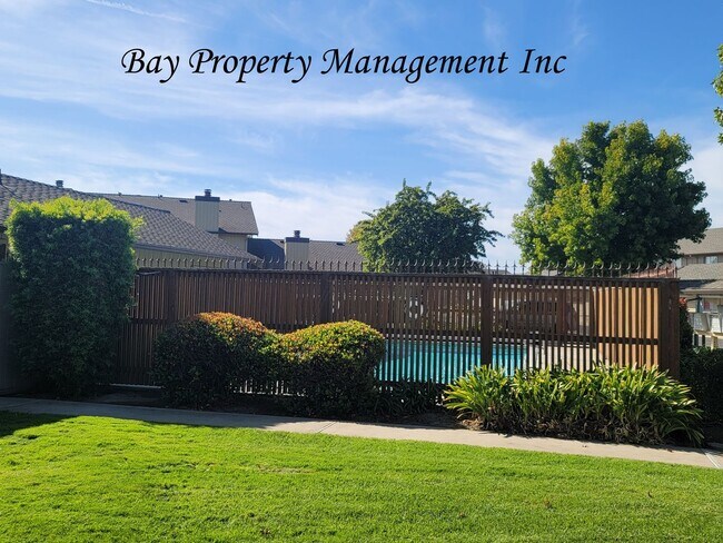 Foto del edificio - Rent Reduced! Gated Willowood condo with 3 bedrooms, 2 1/2 baths