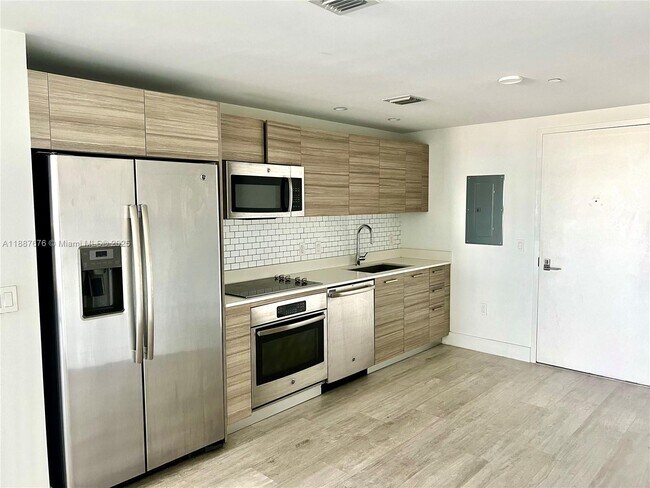 Foto del edificio - 121 NE 34th St