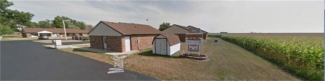 Building Photo - 202 N Maple St