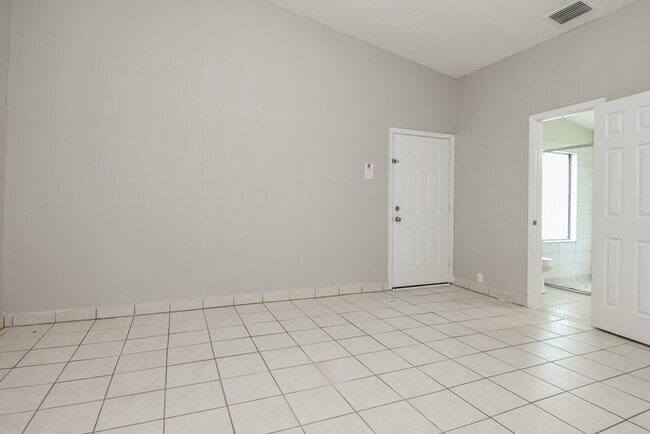 Building Photo - 2902 Woolridge Dr