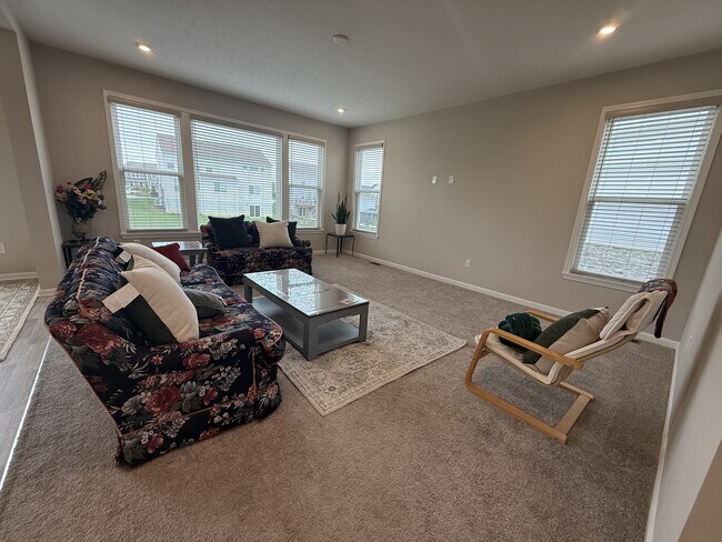 Foto del edificio - 6964 Briarcliff Ct