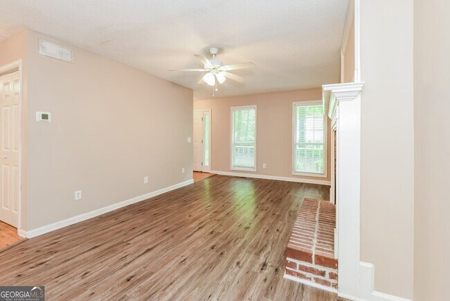 Foto del edificio - 2648 Loring Rd NW