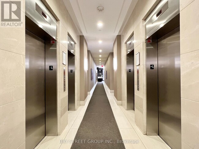 Building Photo - 275 Yorkland Rd