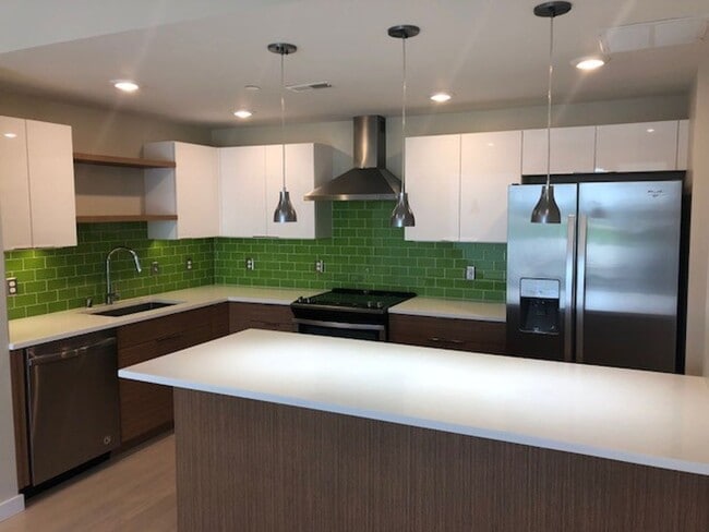 Foto del edificio - Beautiful Talbach House Condo!