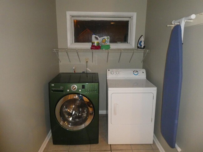 Building Photo - 201 S Broadway St